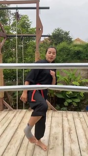 Chintya Candranaya feet photo thumbnail