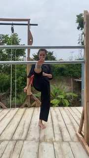 Chintya Candranaya feet photo thumbnail