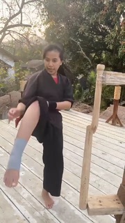 Chintya Candranaya feet photo thumbnail