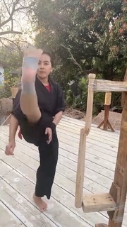 Chintya Candranaya feet photo thumbnail