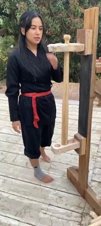 Chintya Candranaya feet photo thumbnail