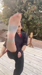 Chintya Candranaya feet photo thumbnail