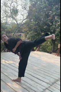 Chintya Candranaya feet photo thumbnail