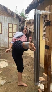 Chintya Candranaya feet photo thumbnail