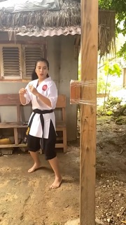 Chintya Candranaya feet photo thumbnail