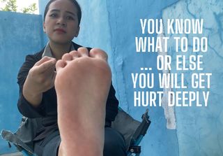 Chintya Candranaya feet photo thumbnail