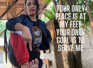 Chintya Candranaya feet photo thumbnail