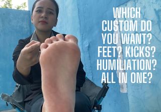 Chintya Candranaya feet photo thumbnail
