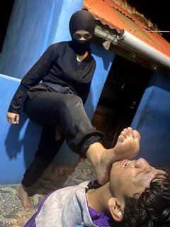 Chintya Candranaya feet photo thumbnail