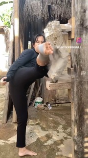 Chintya Candranaya feet photo thumbnail