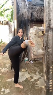 Chintya Candranaya feet photo thumbnail