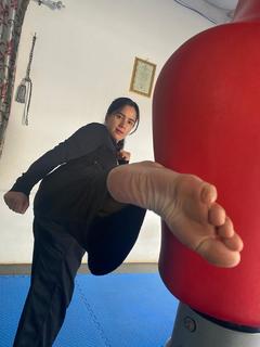 Chintya Candranaya feet photo thumbnail