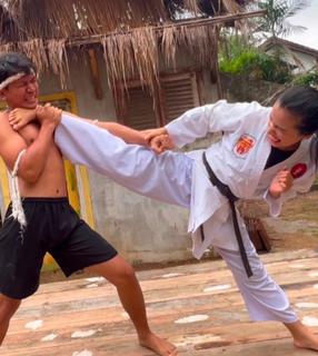 Chintya Candranaya feet photo thumbnail