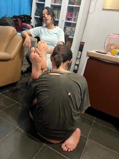 Chintya Candranaya feet photo thumbnail