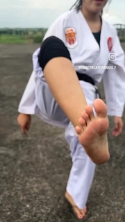 Chintya Candranaya feet photo thumbnail