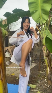 Chintya Candranaya feet photo thumbnail