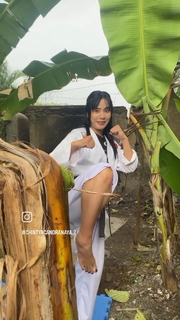 Chintya Candranaya feet photo thumbnail