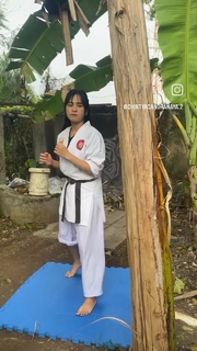 Chintya Candranaya feet photo thumbnail