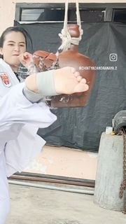 Chintya Candranaya feet photo thumbnail