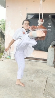 Chintya Candranaya feet photo thumbnail