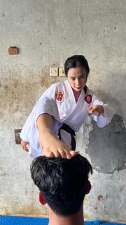 Chintya Candranaya feet photo thumbnail