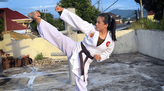 Chintya Candranaya feet photo thumbnail