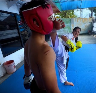 Chintya Candranaya feet photo thumbnail