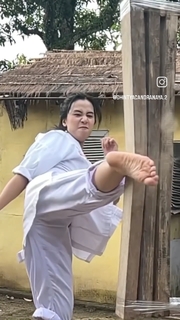 Chintya Candranaya feet photo thumbnail