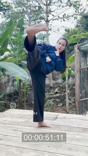 Chintya Candranaya feet photo thumbnail