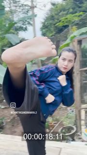 Chintya Candranaya feet photo thumbnail