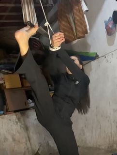 Chintya Candranaya feet photo thumbnail