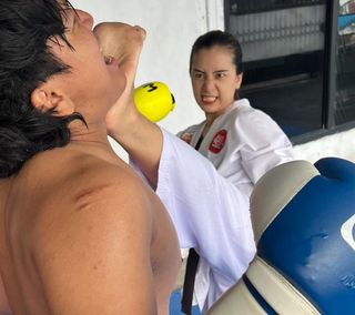 Chintya Candranaya feet photo thumbnail