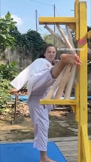 Chintya Candranaya feet photo thumbnail