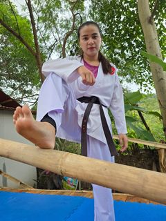 Chintya Candranaya feet photo thumbnail