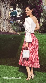 Chiquinquirá Delgado feet photo thumbnail