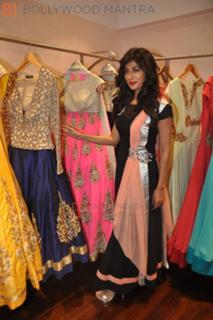 Chitrangada Singh feet photo thumbnail