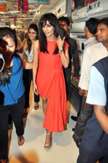 Chitrangada Singh feet photo thumbnail