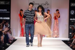 Chitrangada Singh feet photo thumbnail