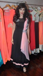 Chitrangada Singh feet photo thumbnail