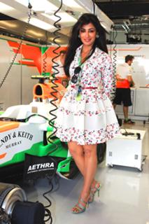 Chitrangada Singh feet photo thumbnail