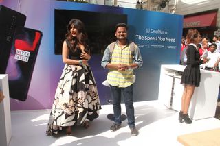 Chitrangada Singh feet photo thumbnail