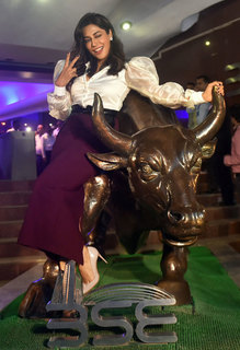 Chitrangada Singh feet photo thumbnail