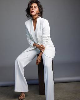 Chitrangada Singh feet photo thumbnail