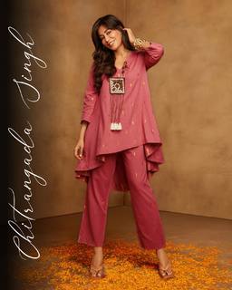 Chitrangada Singh feet photo thumbnail