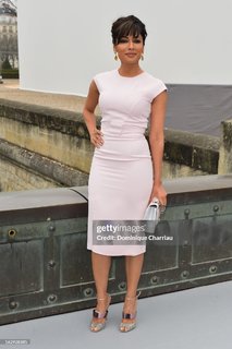 Chitrangada Singh feet photo thumbnail