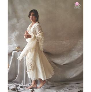 Chitrangada Singh feet photo thumbnail