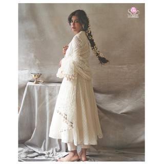 Chitrangada Singh feet photo thumbnail