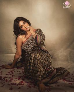 Chitrangada Singh feet photo thumbnail