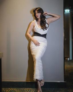 Chitrangada Singh feet photo thumbnail