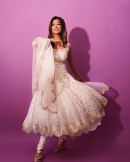 Chitrangada Singh feet photo thumbnail